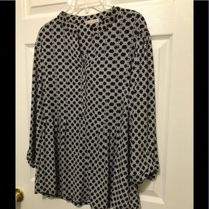 Black and white 3/4 sleeve top